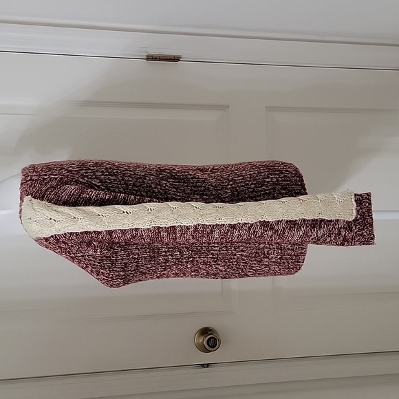 Cotton Candy Size XS/S Marled Burgundy Sweater with Cable Knit Accent on Sleeves - Picture 3 of 12